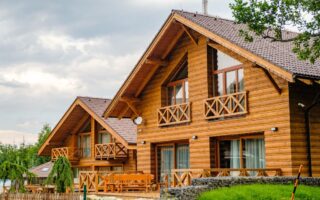 Korzyści z budowy domu z drewna